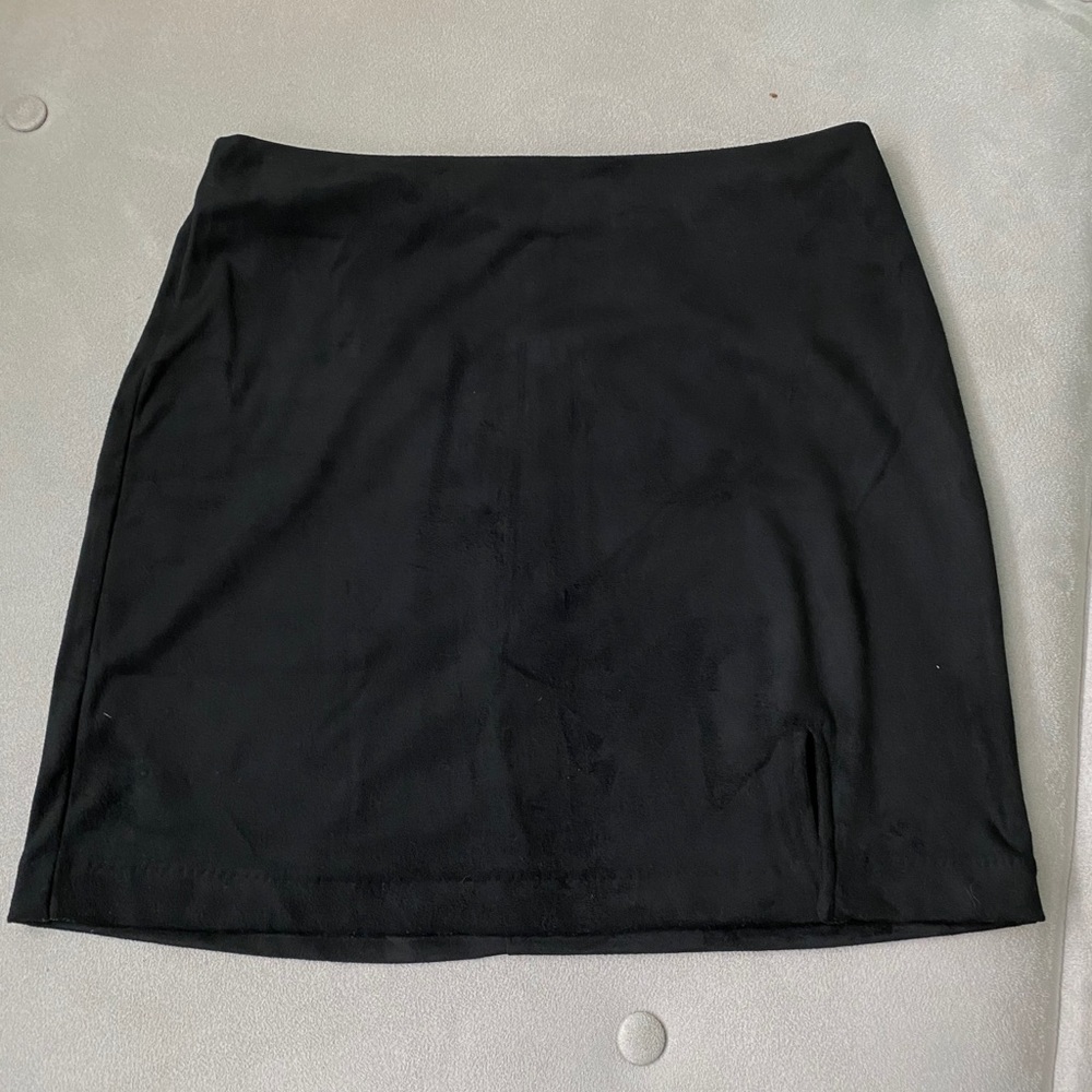 black mini skirt - Picture 3 of 3